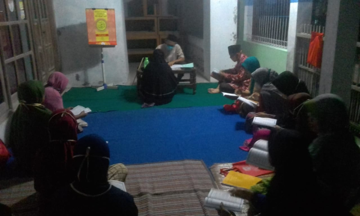 Belajar Membaca Al-Quran Ummi di Rumah Warga
